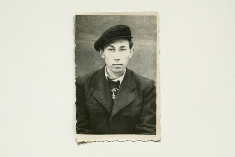 Nuotraukoje pavaizduotas Balys Gajauskas 1956 m.