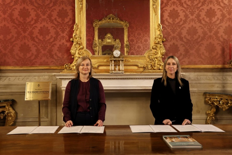 Lietuvos nacionalinės bibliotekos generalinė direktorė Aušrinė Žilinskienė ir Salaborsa bibliotekos vadovė Veronica Ceruti