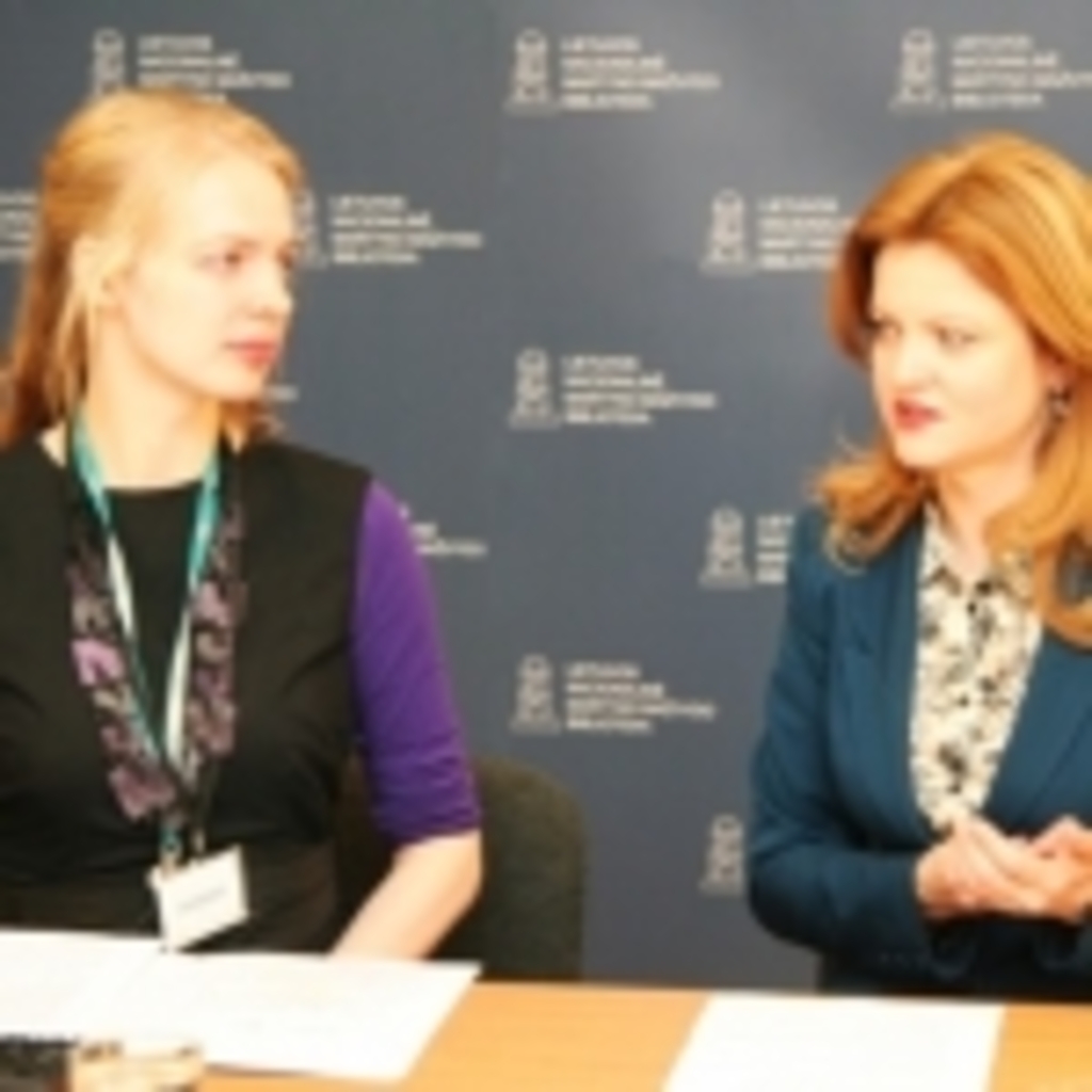 Transliacijos vedėja Gabija Daukšaitė su UAB „Investicijų ir verslo garantijos“ (Invega) atstove Asta Slapšiene
