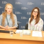 Transliacijų organizatorė ir vedėja Gabija Pankauskienė su Elektronikos platintojų asociacijos socialinių projektų vadovė Laura Vanagiene
