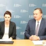 NMA Komunikacijos skyriaus vyr. specialistė Armina Glemžaitė su Nacionalinės mokėjimo agentūros direktoriumi Eriku Bėrontu