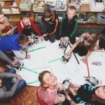 Kaišiadorių rajono savivaldybės viešosios bibliotekos vykdomo projekto „Robotikos mokykla bibliotekoje“ užsiėmimo akimirkos