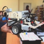Kaišiadorių rajono savivaldybės viešosios bibliotekos vykdomo projekto „Robotikos mokykla bibliotekoje“ užsiėmimo akimirkos