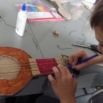 Kūrybinių dirbtuvių vaikams „Muzikos instrumentas“ akimirka