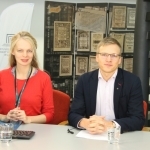 Tiesioginių transliacijų organizatorė Gabija Pankauskienė su Rytų Europos studijų centro analitiku Vytautu Keršansku