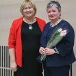 2014–2016 m. kadencijos LBD pirmininkė, Birštono viešosios bibliotekos direktorė Alina Jaskūnienė ir naujai išrinkta LBD pirmininkė, Nacionalinės bibliotekos Informacijos išteklių departamento direktorė Jolita Steponaitienė.