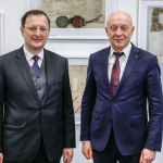 Turkijos ambasadorius Lietuvai Gökhanu Turanu ir Nacionalinės bibliotekos generalinis direktorius prof. dr. Renaldas Gudauskas
