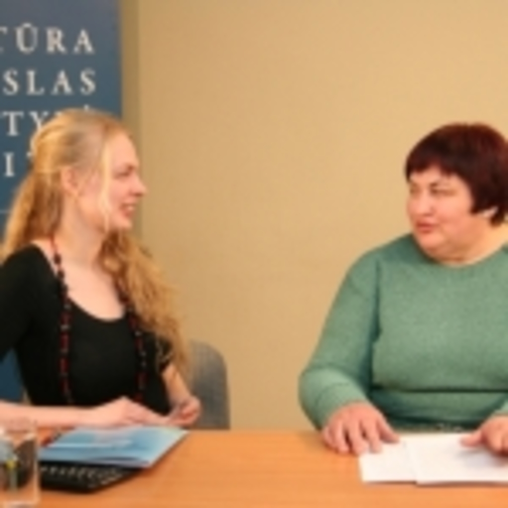 Iš kairės: transliacijos vedėja Gabija Daukšaitė bei Sodininkystės ir daržininkystės instituto darbuotoja Nijolė Maročkienė